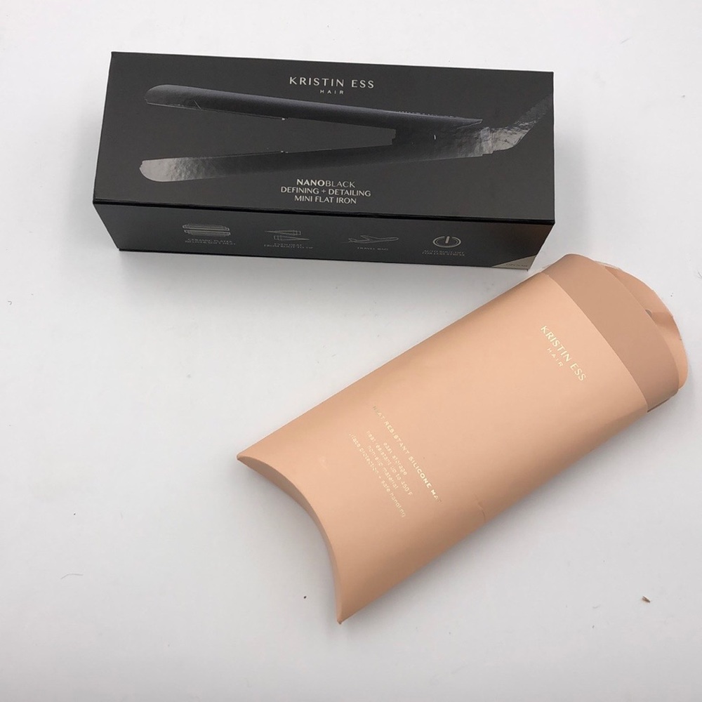 Kristen Ess Hair Nano Black Defining + Detailing Mini Flat Iron + Silicone Mat